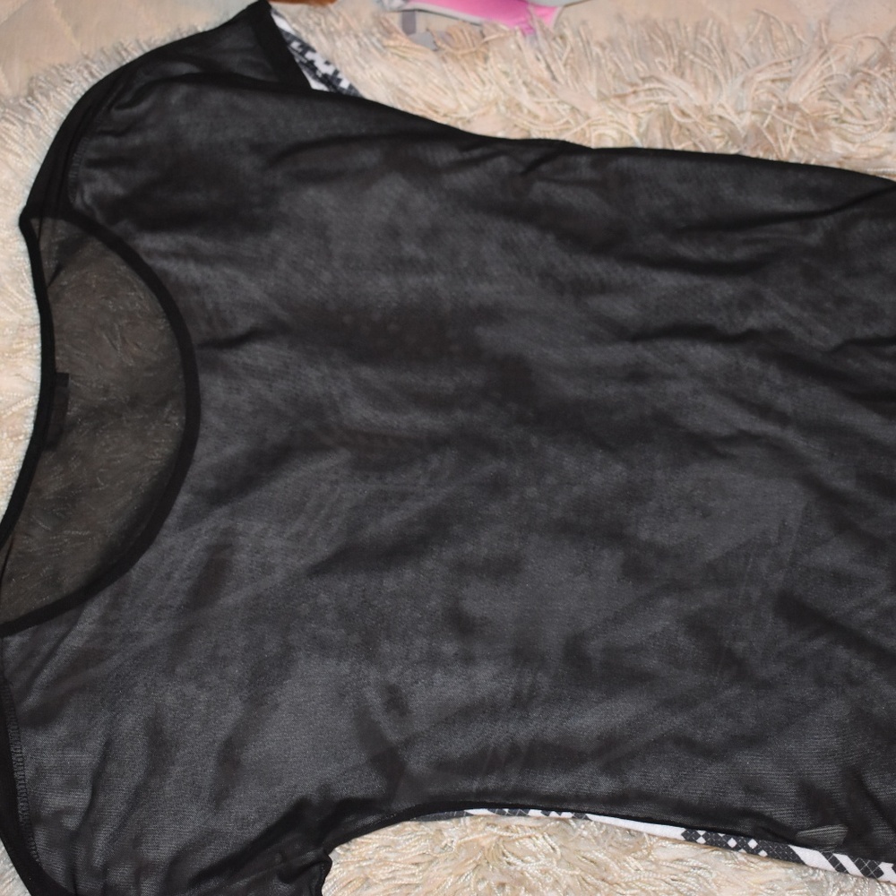 Aztec Print Top - Picture 3 of 3